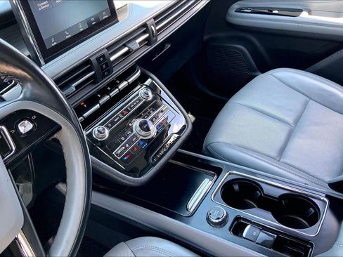 Used 2022 Lincoln Corsair Reserve w/ Elements Package FWD image 16