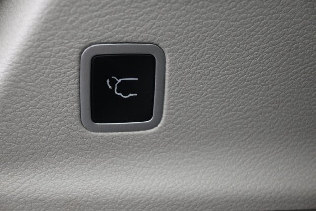 Used 2024 Chrysler Pacifica Limited FWD image 14