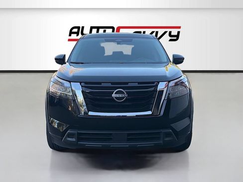 Used 2023 Nissan Pathfinder SV AWD/4WD image 2