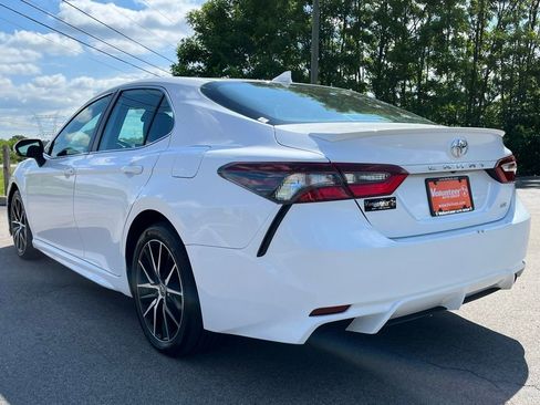 Used 2022 Toyota Camry SE FWD image 5