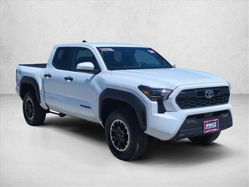 Used 2025 Toyota Tacoma TRD Off-Road image 3
