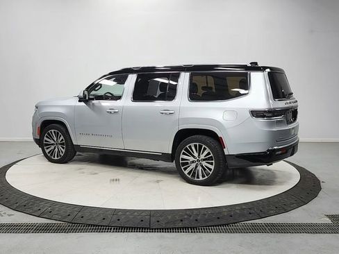 Used 2022 Jeep Grand Wagoneer Series III AWD/4WD image 5