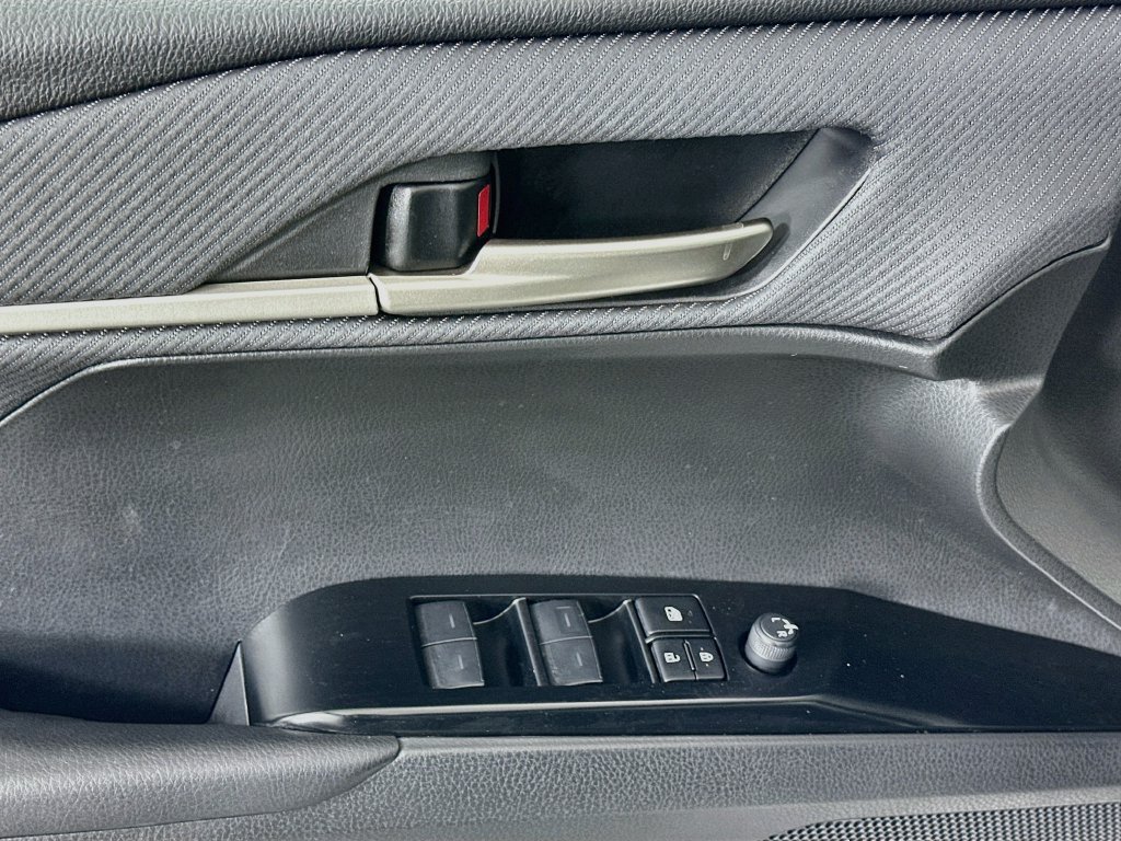 Used 2025 Toyota Camry SE w/ Convenience Package FWD image 18