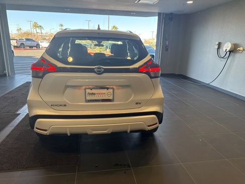 Used 2022 Nissan Kicks SV image 9