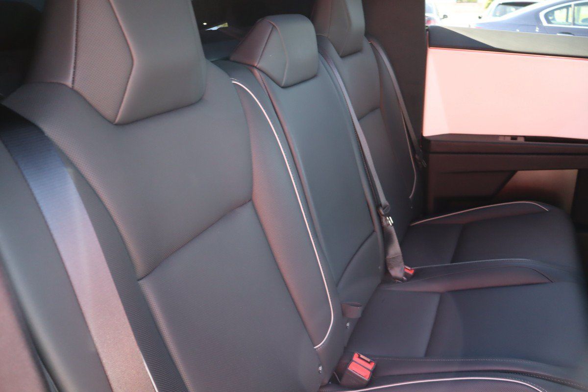 Used 2024 Tesla Cybertruck AWD Crew Cab image 35