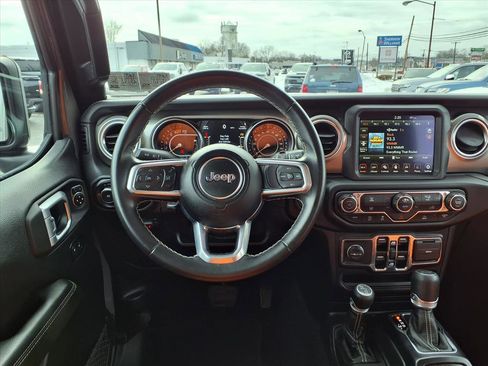 Used 2021 Jeep Wrangler Unlimited Sahara w/ Uconnect 4C Nav & Sound Group image 15