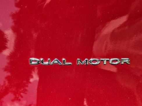 Used 2024 Tesla Model Y Long Range AWD/4WD image 31