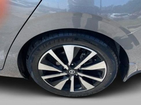 Used 2023 Nissan Sentra SV w/ SV Premium Package FWD image 21