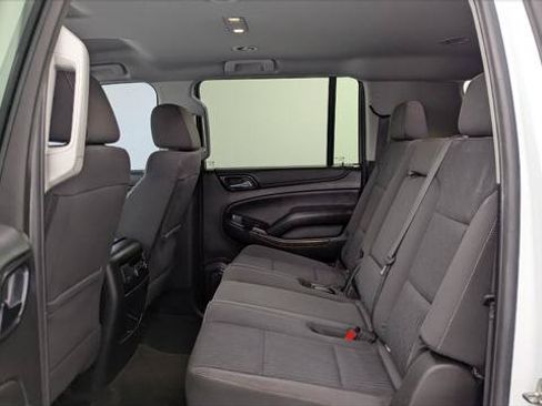 Used 2018 Chevrolet Suburban LS RWD image 17