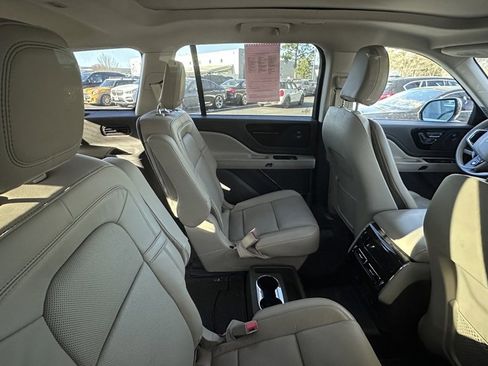 Used 2022 Lincoln Aviator Reserve w/ Elements Package Plus image 6