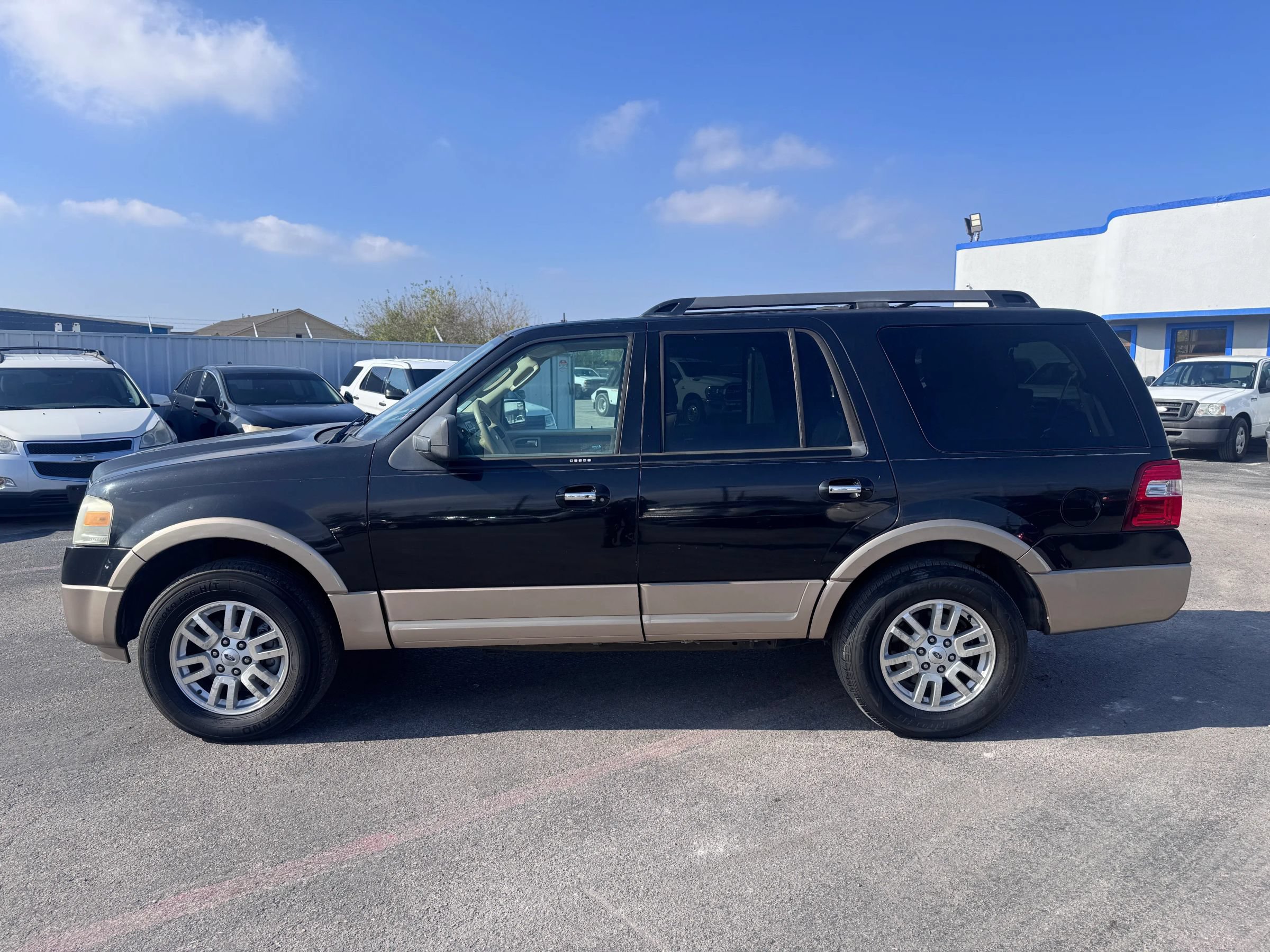 Used 2013 Ford Expedition 2WD image 8
