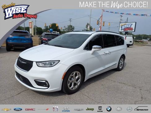 Used 2022 Chrysler Pacifica Limited FWD image 7