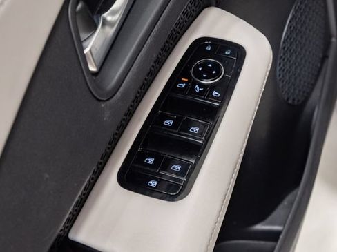Used 2023 Nissan Ariya FWD image 9