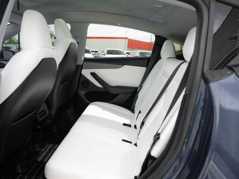 Used 2026 Tesla Model Y Long Range AWD/4WD image 24