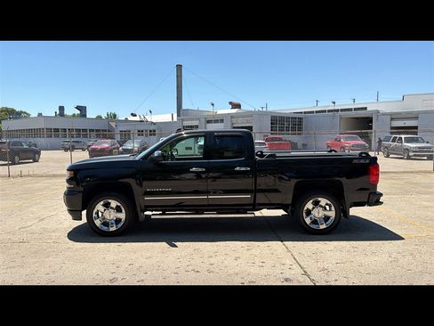 Used 2017 Chevrolet Silverado 1500 LTZ Z71 w/ LTZ Plus Package AWD/4WD image 3