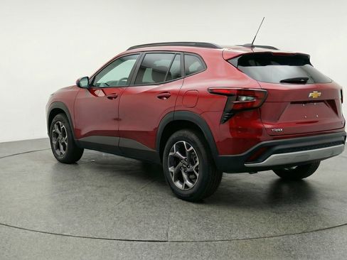 Used 2025 Chevrolet Trax LT FWD image 6