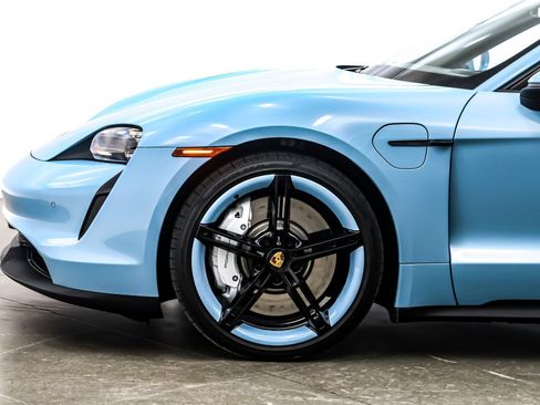 Used 2024 Porsche Taycan image 9