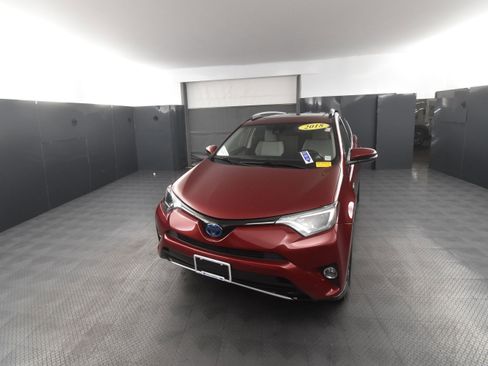 Used 2018 Toyota RAV4 XLE image 6