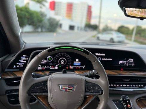 Used 2021 Cadillac Escalade Sport Platinum image 38