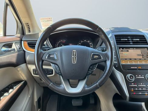 Used 2018 Lincoln MKC Select w/ Select Plus Package FWD image 10