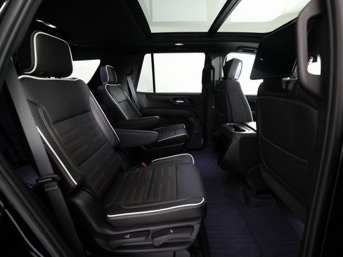 Used 2025 GMC Yukon AT4 Ultimate w/ LPO, Illumination Package image 11