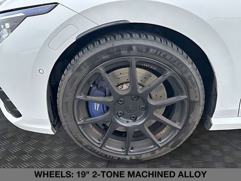 Used 2024 Volkswagen Golf R AWD/4WD image 9