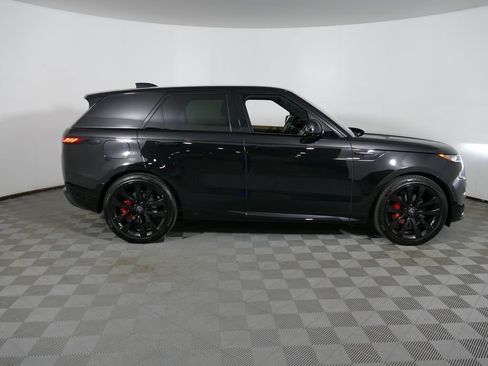 Used 2025 Land Rover Range Rover Sport Dynamic SE AWD/4WD image 2