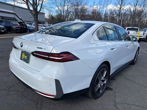 Used 2024 BMW i5 eDrive40i w/ M Sport Package RWD image 14