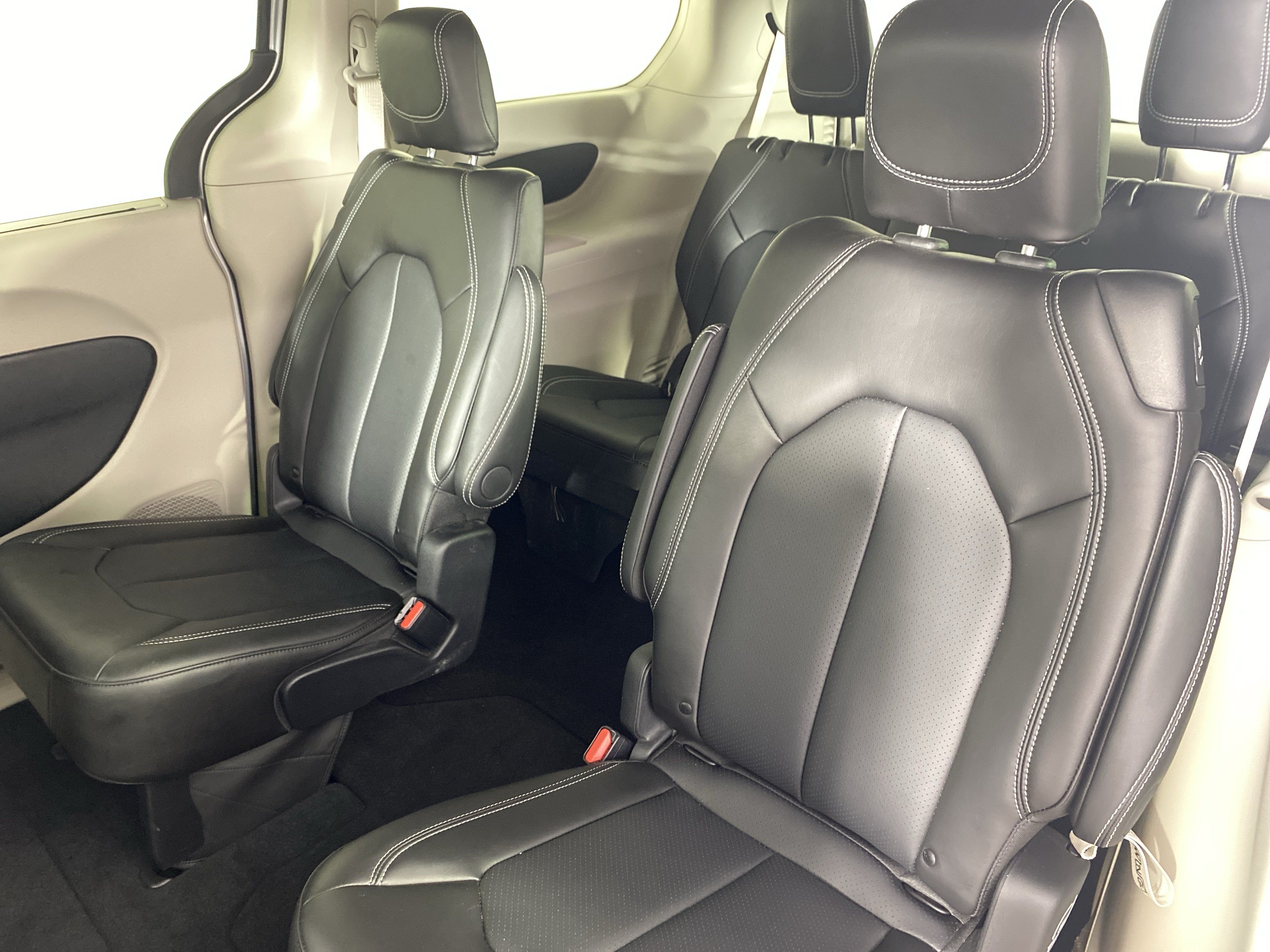 Used 2024 Chrysler Pacifica Touring-L AWD/4WD image 30