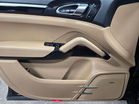 Used 2018 Porsche Cayenne Base image 7
