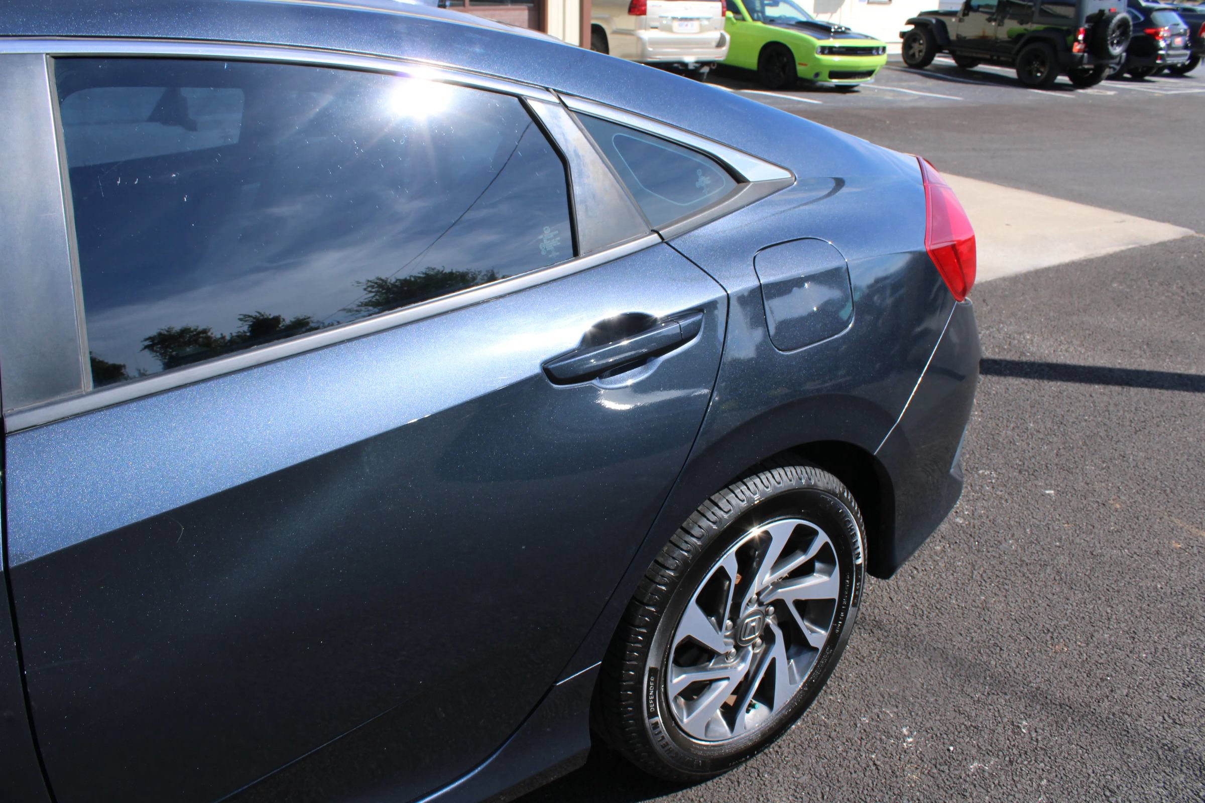 Used 2017 Honda Civic EX image 4