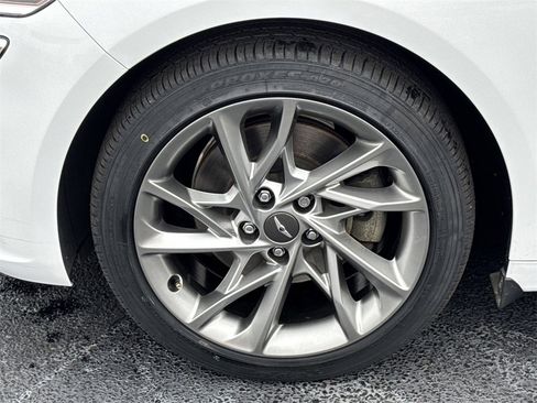 Used 2022 Genesis G70 2.0T image 11