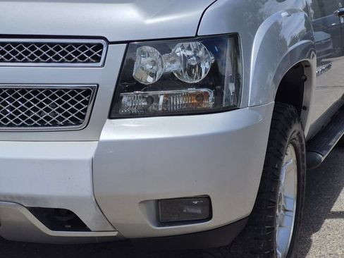 Used 2011 Chevrolet Avalanche LT w/ Suspension Package, Off-Road AWD/4WD image 5