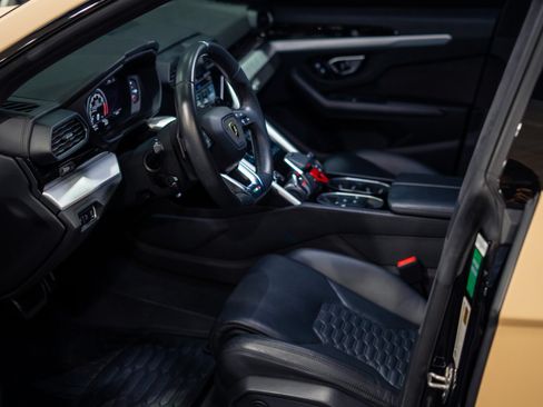 Used 2020 Lamborghini Urus AWD/4WD image 2