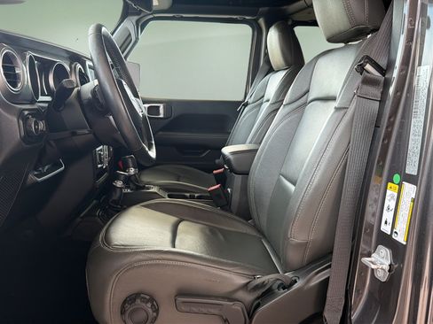 Used 2018 Jeep Wrangler Unlimited Sahara w/ Safety Group AWD/4WD image 21