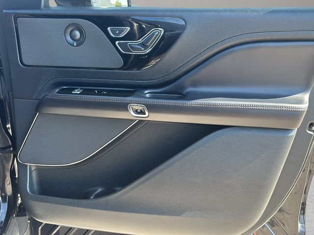 Used 2023 Lincoln Aviator Reserve w/ Equipment Group 201A AWD/4WD image 9