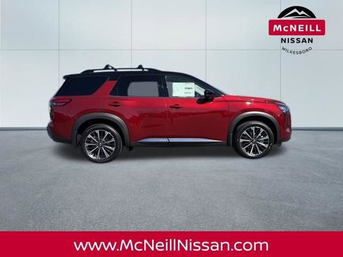 New 2026 Nissan Pathfinder Platinum AWD/4WD image 8