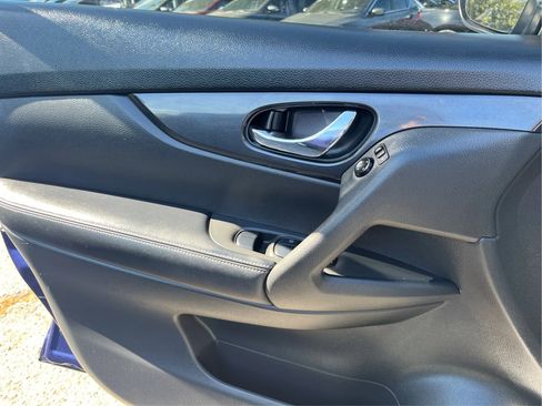 Used 2020 Nissan Rogue SV image 20