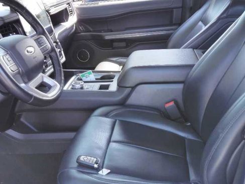 Used 2024 Ford Expedition Max XLT image 4