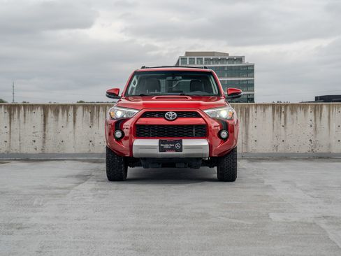 Used 2018 Toyota 4Runner TRD Off-Road Premium AWD/4WD image 2