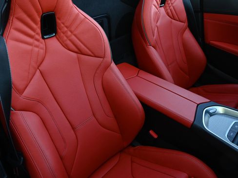 Certified 2025 BMW Z4 M40i w/ Premium Package image 31