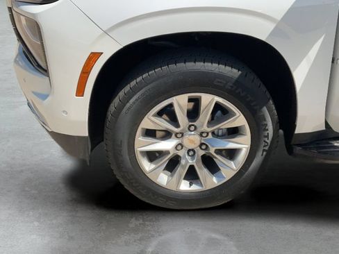 Used 2025 Chevrolet Suburban Premier AWD/4WD image 53