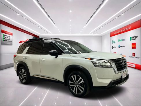 Used 2023 Nissan Pathfinder Platinum AWD/4WD image 2