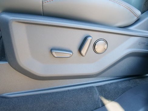 New 2025 Ford Expedition Active image 18