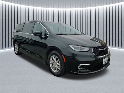 Used 2024 Chrysler Pacifica Touring-L