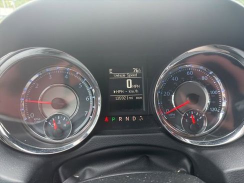 Used 2015 Chrysler Town & Country Touring w/ Driver Convenience Group FWD image 9