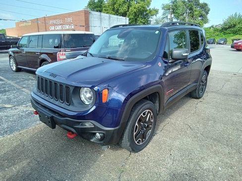 Used 2016 Jeep Renegade Trailhawk w/ Premium Trailhawk Package AWD/4WD image 1
