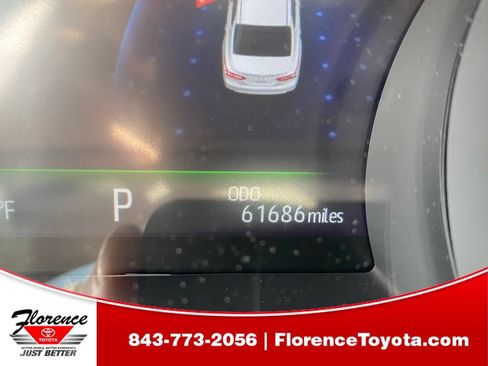 Used 2023 Toyota Camry XLE FWD image 5