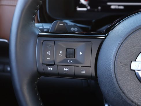 Used 2024 Nissan Pathfinder Platinum image 15