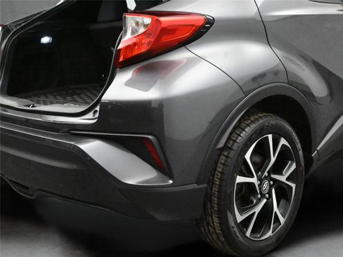 Used 2019 Toyota C-HR XLE image 13